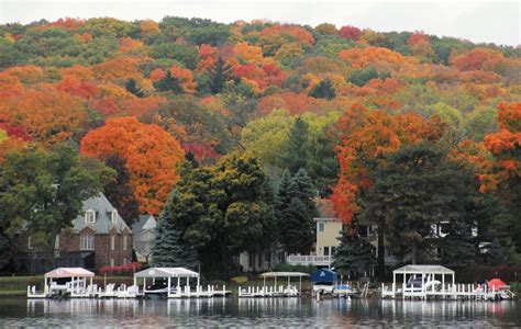 Lake Geneva Wis Yields As Much Local Color From Its Stately
