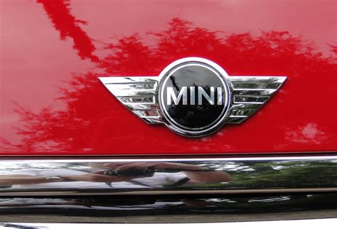 Mini Cooper Logo Meaning And History Driversng Blog