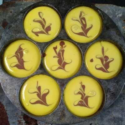 Yuk coba buat bolu panggang santan yang legit di lidah. Bolu Panggang Santan Mini : Resep Bolu Mini Kecebong ...