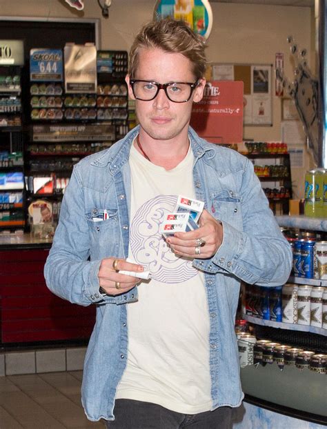 Macaulay 'mack' culkin (born august 26, 1980) is an american actor and musician. Macaulay Culkin Is Looking Good And The Internet Can't ...
