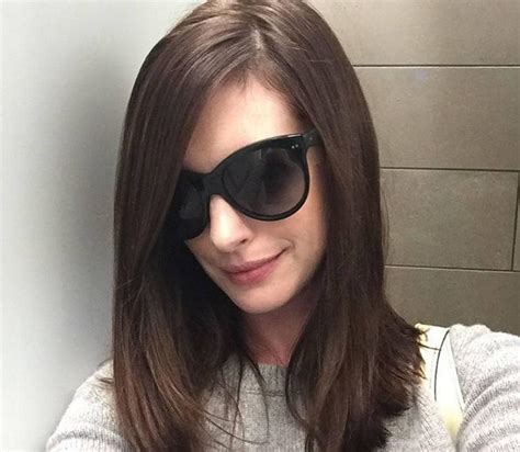 Going Back To Her Roots Anne Hathaway Has Brown Hair