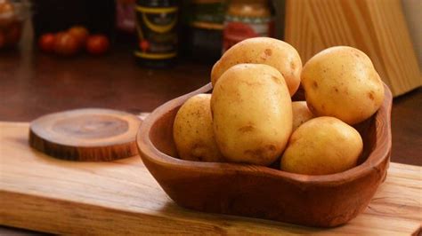 Perkedel kentang dibuat dari kentang pilihan. Kentang : Fakta, Tips, Resep Mudah dan Cepat! | Blog Sayurbox