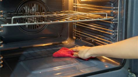 Cómo limpiar el horno sin detergentes trucosdebricolaje