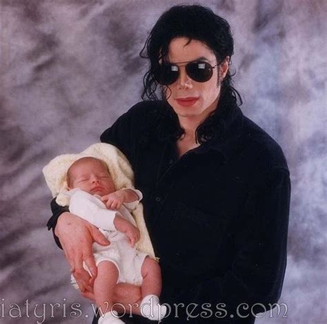 Michael Jackson With His Baby Daughter Paris In 1998 Michael Jackson
