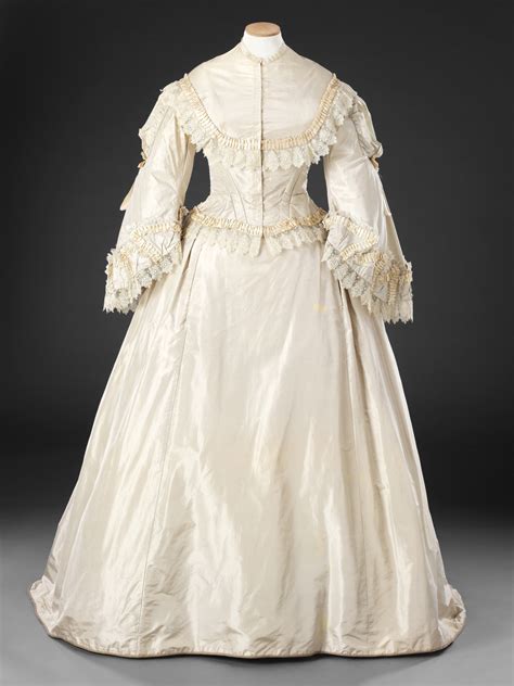 Fashions From The Past — Fripperiesandfobs Dress Early 1870′s From The