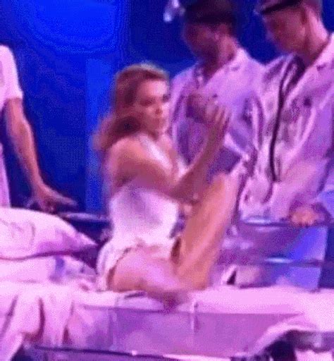 Kylie Minogue Upskirt Peteruk