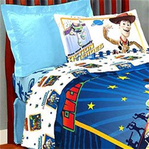 Whatever the scenario, the process for changing the batteries in a buzz lightyear action figure toy is the same. Amazon.com: Twin Toy Story Bedding Set - Buzz Lightyear 3D ...