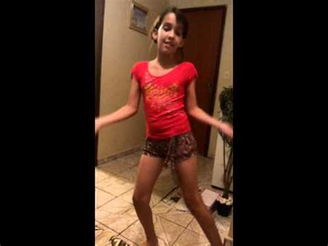 Anitta pre pa ra ( rana suzana dança e muitoo). menina com apenas 8 anos dançando mc koringa dança sensual - VidoEmo - Emotional Video Unity