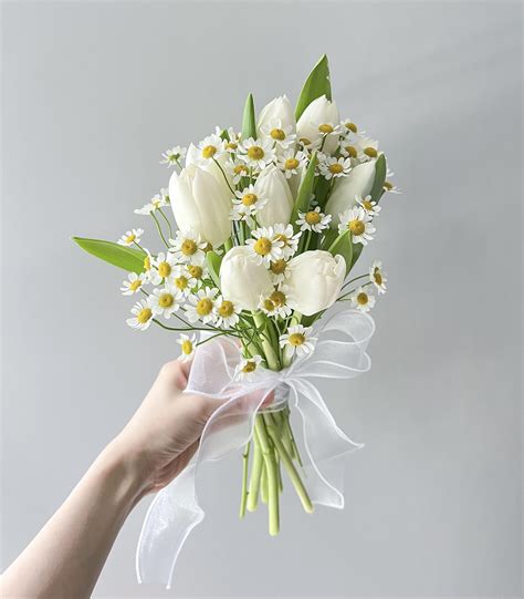 Tulip Bouquet Wedding White Daisy Bouquet Simple Bridal Bouquets