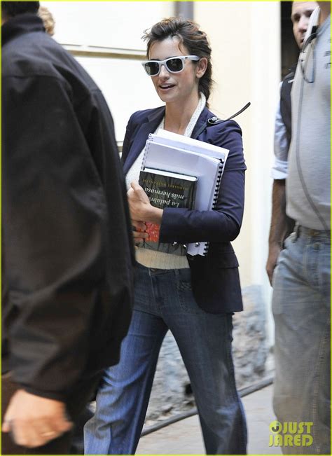 Penelope Cruz And Emile Hirsch Early Morning Filming Photo 2588574