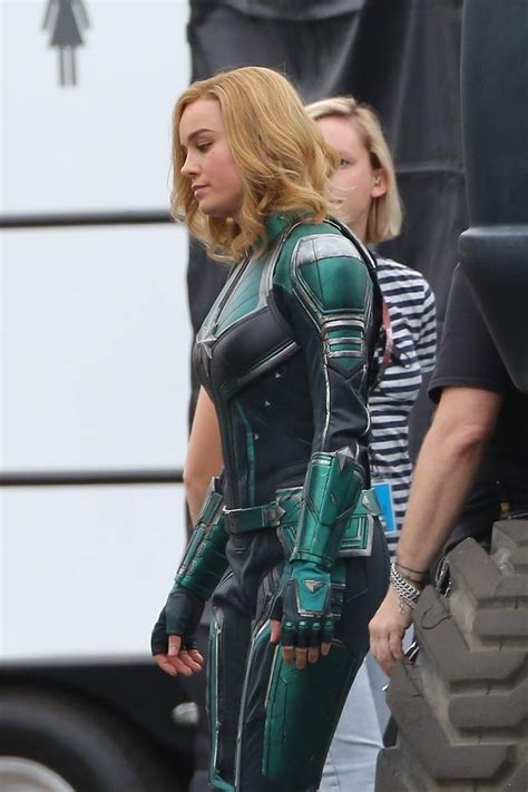 Brie Larson Back On The Set Of Captain Marvel ディズニー・マーベル初の戦うヒロイン映画「キャプテン・マーベル」の仕上げの撮影がスタートした