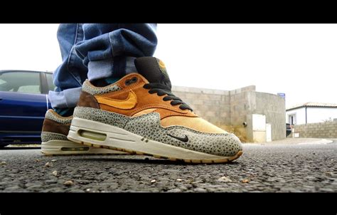 The result is a stunning black leather crafted pair featuring vibrant colors, fabrics, and textures on the lower half of its upper. 10 Best Colorways of the Nike Air Max 1