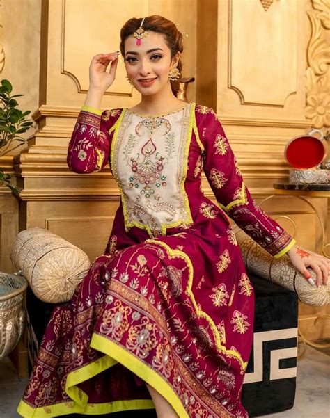 Pin By Beautiful Collection On Nawal Saeed In 2021 Fashion Saree Sari
