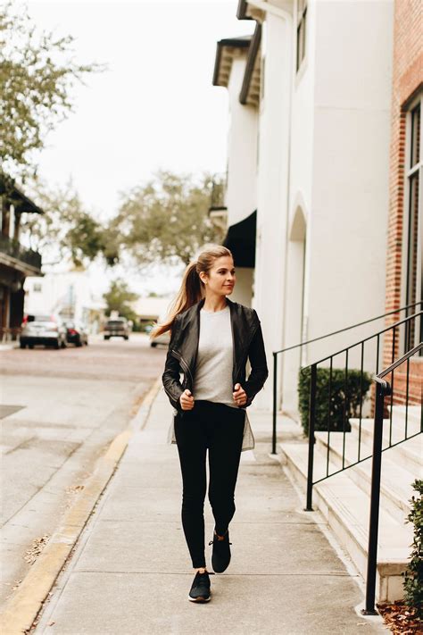 A casual athleisure outfit! Love these basics from Athleta. #graytank #motopants | Athleisure ...