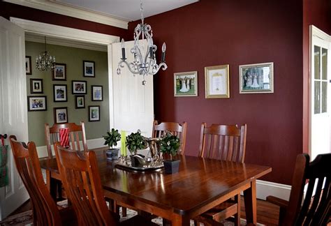 12 Red And Green Dining Rooms For The Holidays And Beyond