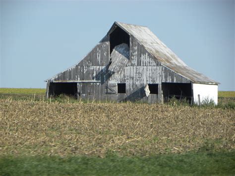 Midwest barn I photographed yesterday. I never get tired of picturing these grand old buildings ...