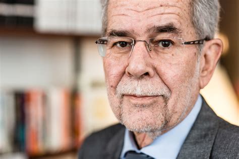 Born 18 january 1944) is the current president of austria. Analista internacional baja la euforia tras derrota de la ...