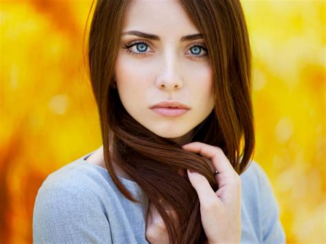 sexy slim blue eyed long haired brunette girl wallpaper 4929 1600x1200
