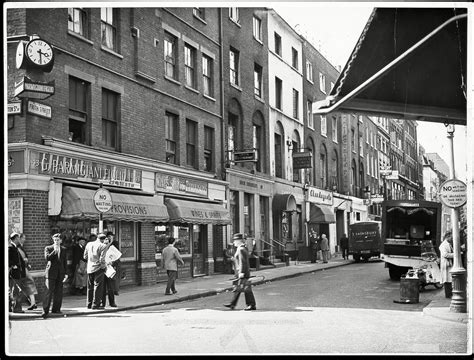 Fascinating Photos Of Soho In The 1950s Flashbak Compton Street
