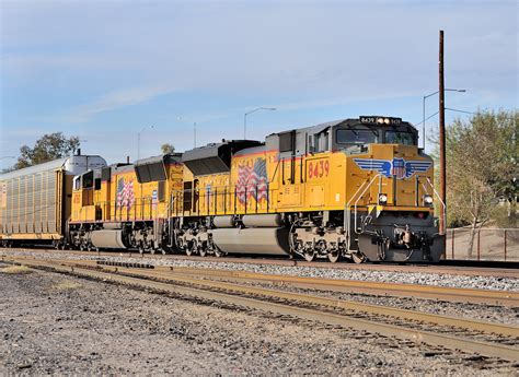 Up Emd Sd70ace 8439 And Sd70m 4760 With An Eastbound Freig Flickr