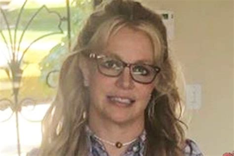 Britney Spears Looks Unrecognisable In A Flannel Shirt And Glasses As