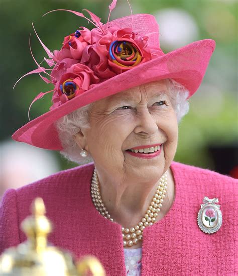 Elizabeth was born in mayfair, london. Queen Elizabeth II's Best Brooches of All Time: Pics