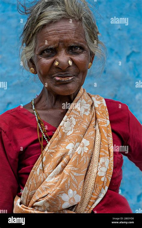 Smile Face Sri Lankan Hi Res Stock Photography And Images Alamy