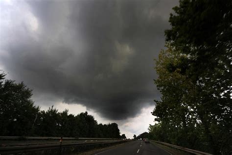 Die berliner feuerwehr hat in der deutschen hauptstadt rund 250 wetterbedingte einsätze absolviert, gab die behörde am montag auf twitter bekannt. Unwetter über Leverkusen (13.08.2014) | Einsätze ...