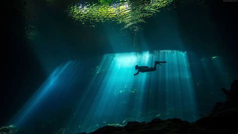 Wallpaper Diver Sunbeam Underwater 4k Travel Wallpaper Download