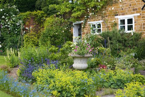 9 Traditional Cottage Garden Ideas Real Homes
