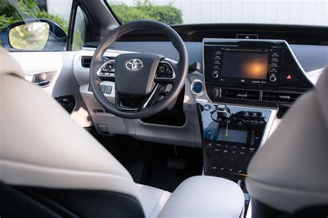 2023 Toyota Mirai Review Pricing And Specs Ph