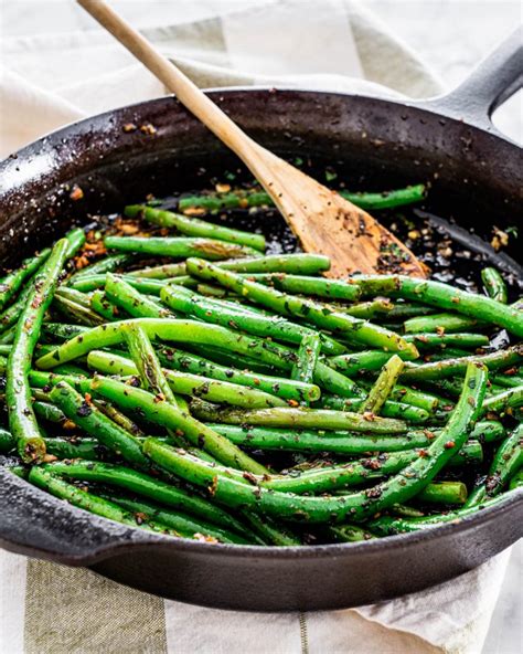 This Simple Skillet Green Beans Recipe With Lemon And Garlic Is Ready