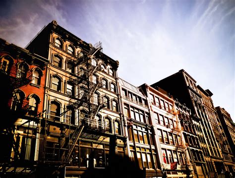 Jedinstveni pionirski poduhvat, sa najpoželjnijom lokacijom u gradu predstavlja. Stairways to the Sky - Broadway Buildings - Soho - New Yor ...