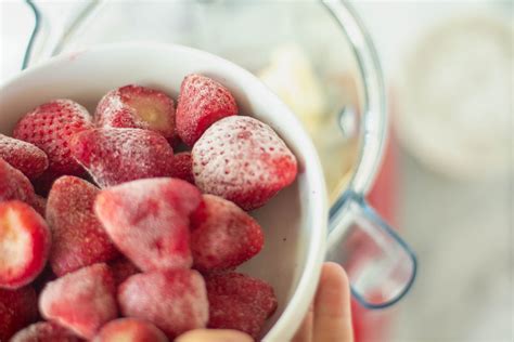 strawberry banana cream popsicles dairy free vegan healthy allergyummy
