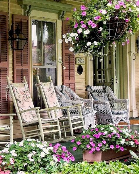 Astonishing 20 Summer Outdoor Decorating For Your Front Porch