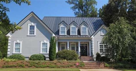 A cool metal roof has high solar reflectance and boasts low emittance. Gallery For > White Stucco House Metal Roof | White stucco house, Stucco homes, Metal roof