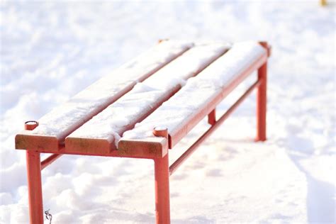 Безплатна снимка маса сняг зима дърво пейка червен мебели