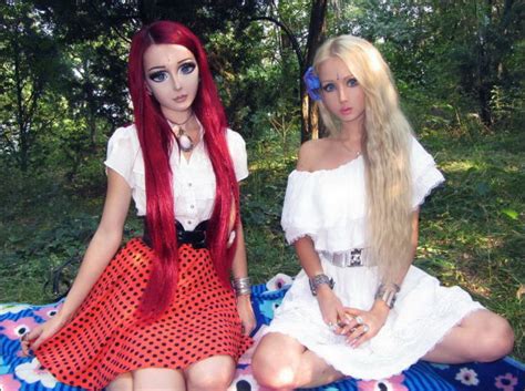 Dua Cewek Yang Mirip Barbie Valeria Lukyanova Dan Anastasiya Shpagina Coba Template