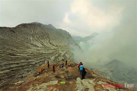 Ijen Crater Blue Fire Tour From Banyuwangi Local Guide Service