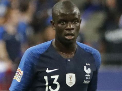 The sacrifice of his family has inspired many who train and play barefooted on the many dusty parks dotted across his africa family roots. N'Golo Kanté va chercher sa nièce en trottinette ...