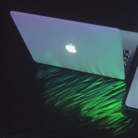 Macbook Air 2018 Glowing Apple Logo Old Things Air