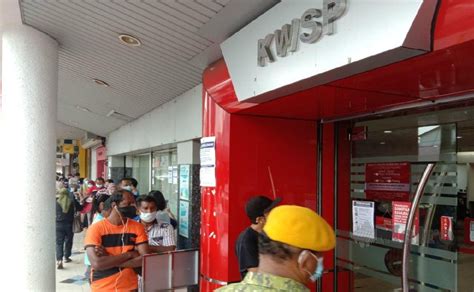 The kwsp is a savings account and a retirement fund offered in malaysia. 8 Orang Ini Beritahu Kenapa Mereka Perlukan Sangat ...
