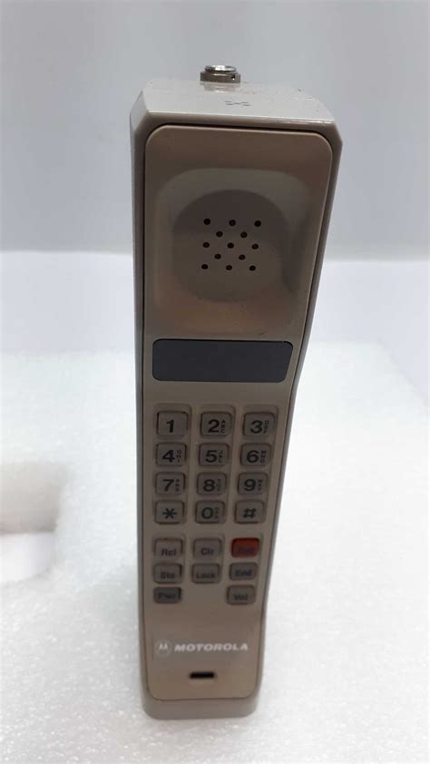 Vintage Original 1980s Motorola Brick Cell Phone And — Retailera