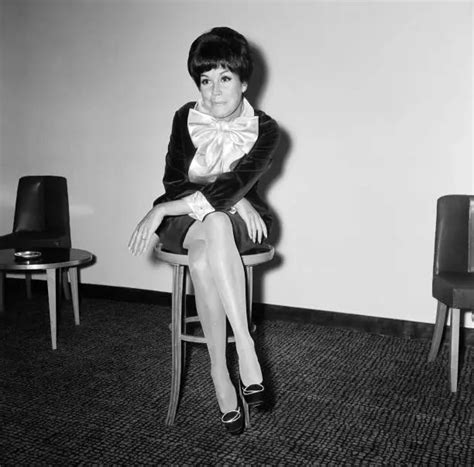 American Actress Mary Tyler Moore Pictured At The Hairdressers A Old