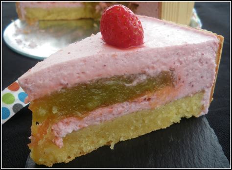 Chic Chic Chocolat Entremet mousse de fraises et compotée de rhubarbe
