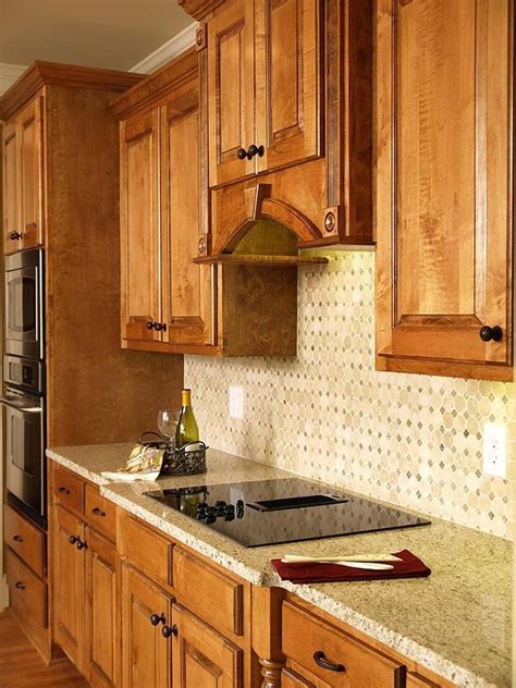 Add bright shades of yellow to your kitchen wall and surrounding and it will blend perfectly with the golden tones of the cabinetry. 20 Perfect Kitchen Wall Colors with Oak Cabinets for 2019 ...