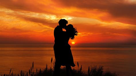 Couple Wallpaper 4k Romantic Kiss Sunset Silhouette Beach Dawn Riset