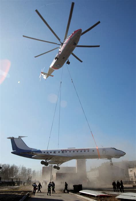 The Worlds Largest Helicopter Can Lift An Airliner With Remarkable