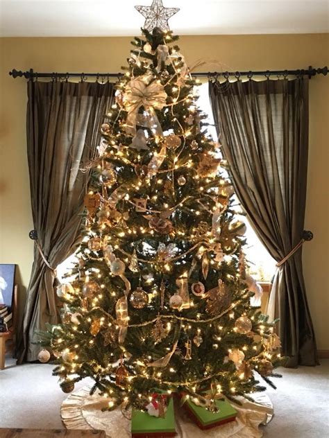 30 Gold Theme Christmas Tree