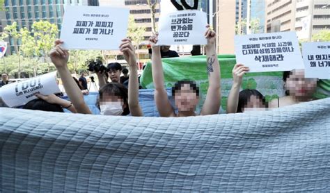 Jun 22, 2021 · 이준석이 '떡상'했다. "찌찌가 별거냐! 女나체 사진 허용하라"…강남 한복판서 ...